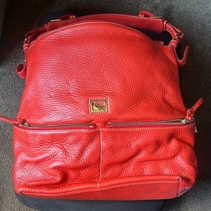 Large Gently used, and very clean in and out Dooney & Bourke bag.